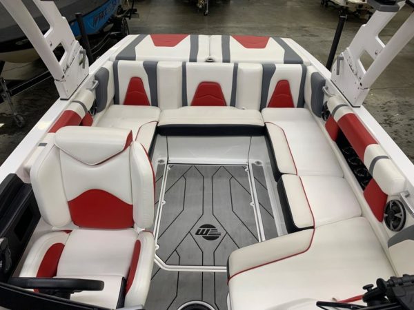 2020 Malibu Boats 21 VLX - Image 9