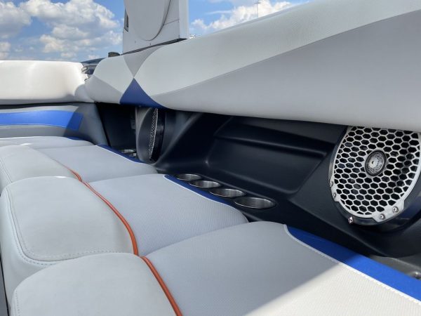 2016 Malibu Boats 23 LSV - Image 10