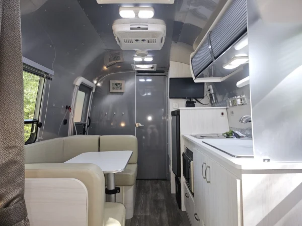 2019 Airstream Bambi Sport 22FB - Image 5