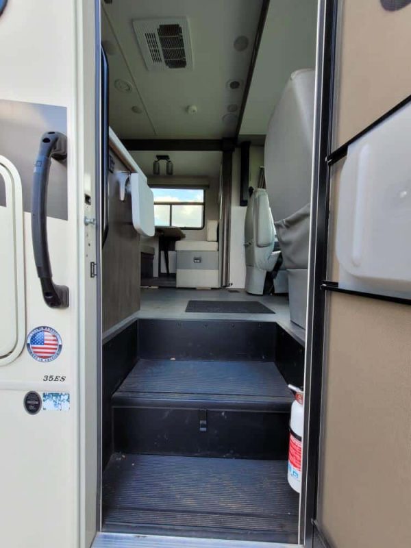 2022 Coachmen Mirada 35ES - Image 12