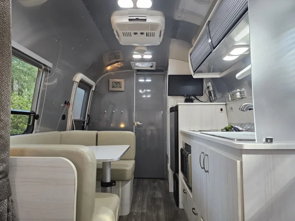 2019 Airstream Bambi Sport 22FB - Image 6