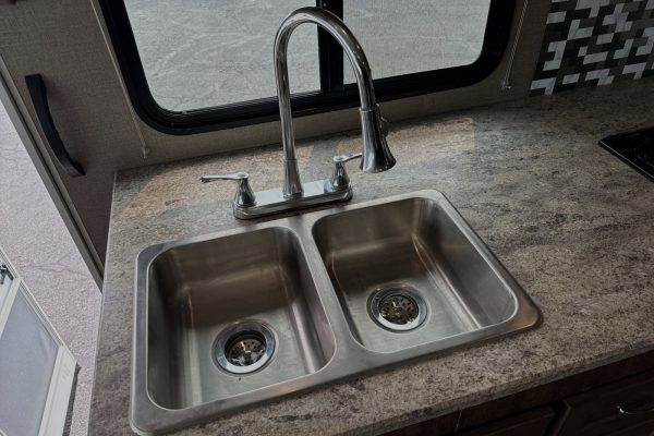 2018 Winnebago Intent 26T - Image 15