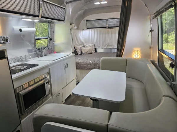 2019 Airstream Bambi Sport 22FB - Image 9