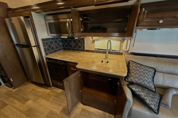 2017 Thor Motor Coach Outlaw 37BG - Image 18