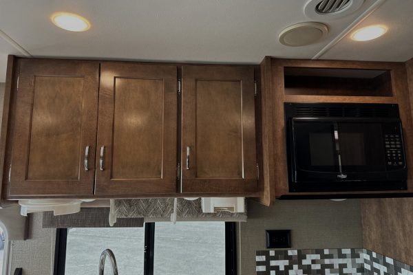 2018 Winnebago Intent 26T - Image 19