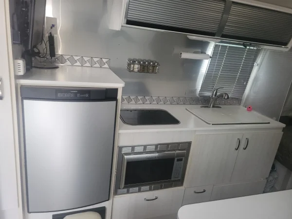 2019 Airstream Bambi Sport 22FB - Image 12
