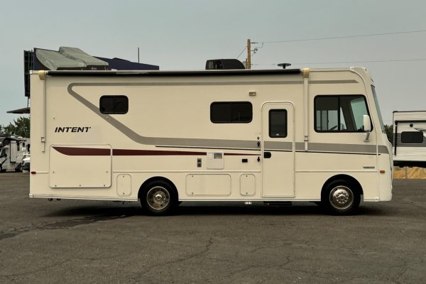 2018 Winnebago Intent 26T - Image 3