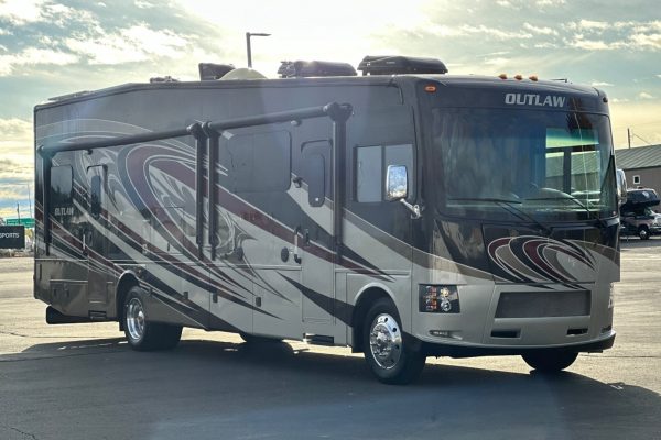 2017 Thor Motor Coach Outlaw 37BG