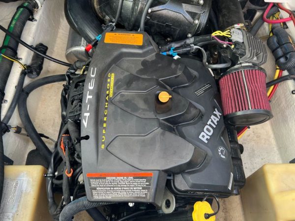 2017 Chaparral 223 Vortex VRX - Image 7