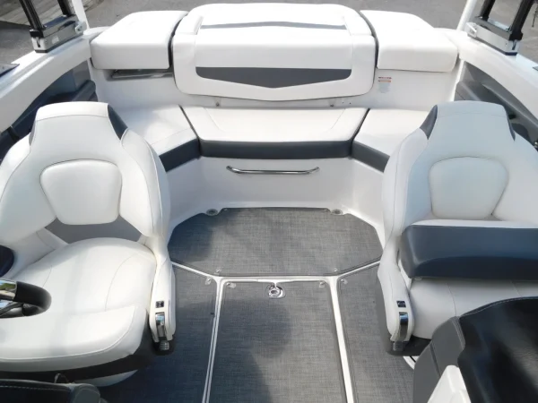 2016 Chaparral 216 SSI - Image 12