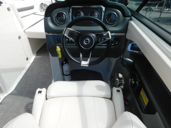 2016 Chaparral 216 SSI - Image 13
