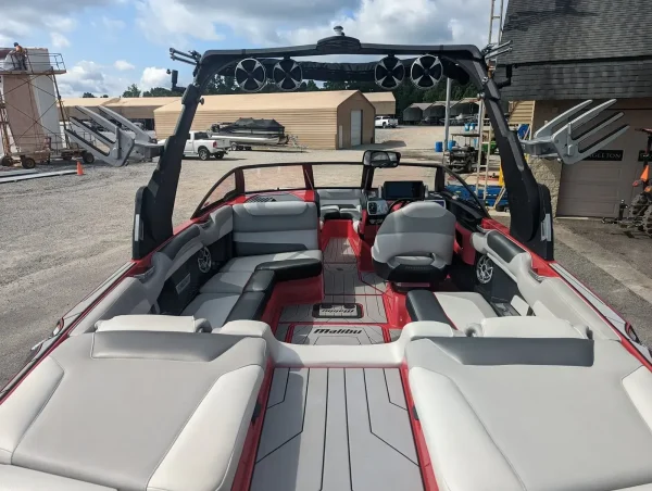 2016 Malibu  Wakesetter M235 - Image 10