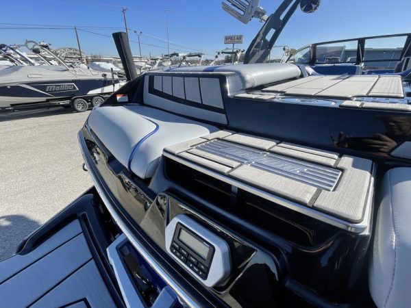 2020 Malibu Boats 23 MXZ - Image 7