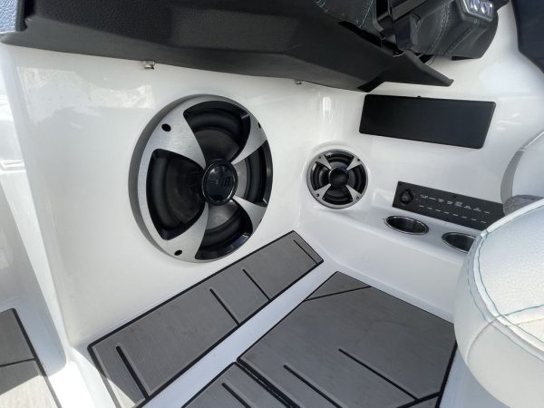 2019 Malibu Boats 21 VLX - Image 14