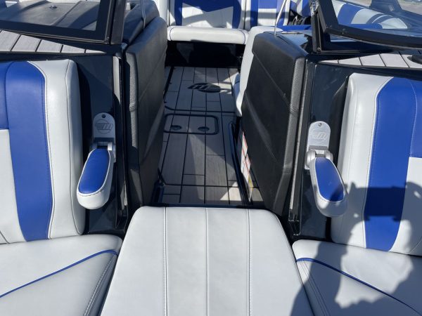 2020 Malibu Boats 23 MXZ - Image 8