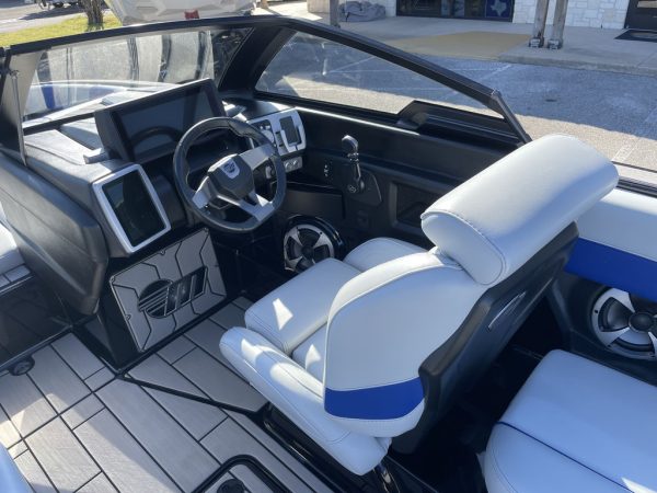 2020 Malibu Boats 23 MXZ - Image 9