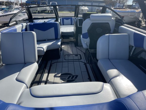 2020 Malibu Boats 23 MXZ - Image 10