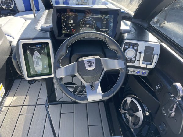 2020 Malibu Boats 23 MXZ - Image 11