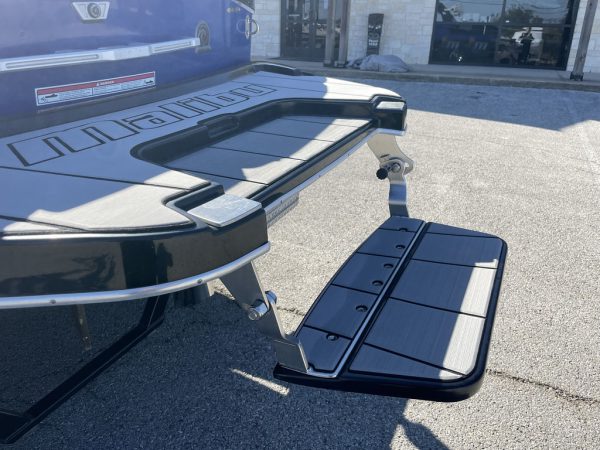 2020 Malibu Boats 23 MXZ - Image 12