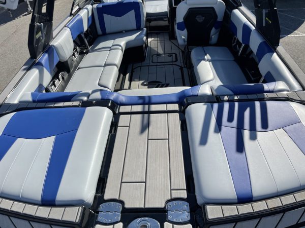2020 Malibu Boats 23 MXZ - Image 21