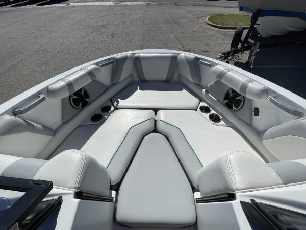 2019 Malibu Boats 21 VLX - Image 4