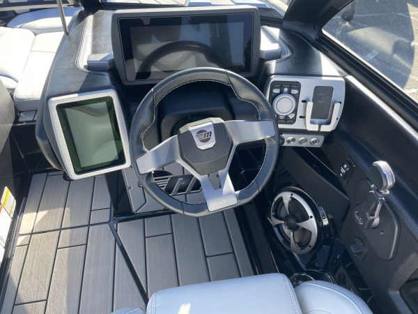 2020 Malibu Boats 23 MXZ - Image 26