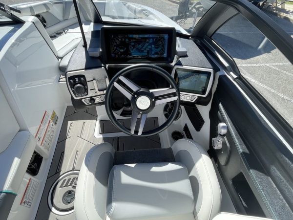 2019 Malibu Boats 21 VLX - Image 6