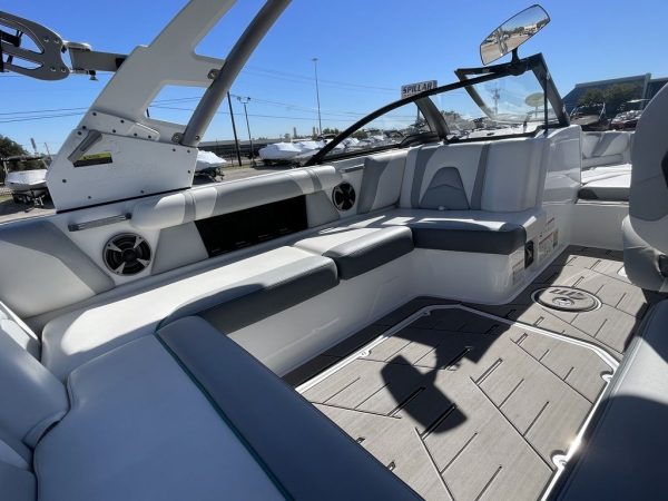 2019 Malibu Boats 21 VLX - Image 7