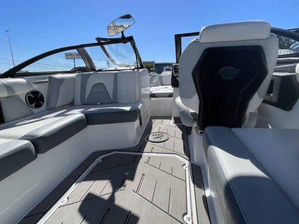 2019 Malibu Boats 21 VLX - Image 10