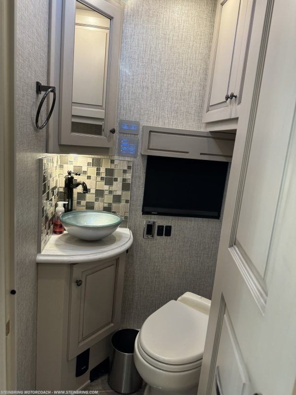 2022 Newmar Dutch Star 4369 - Image 23