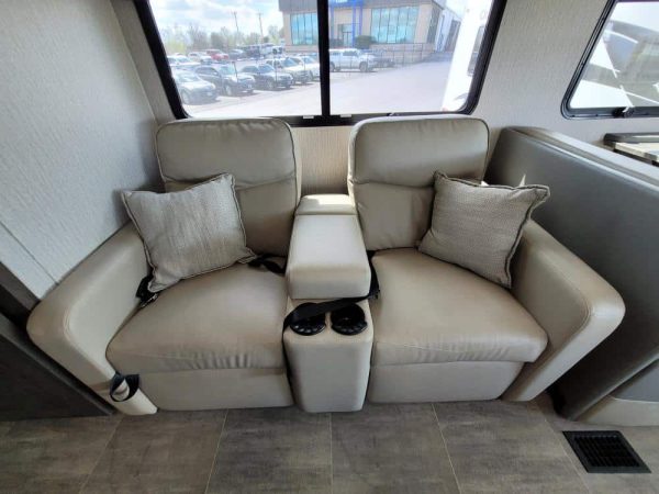 2022 Coachmen Mirada 35ES - Image 23