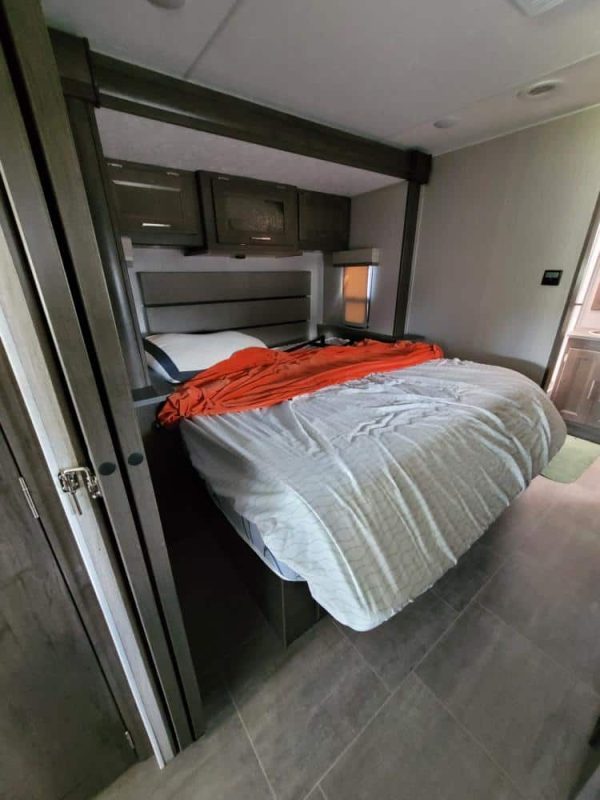 2022 Coachmen Mirada 35ES - Image 24