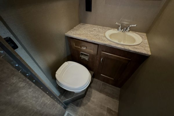 2018 Winnebago Intent 26T - Image 25