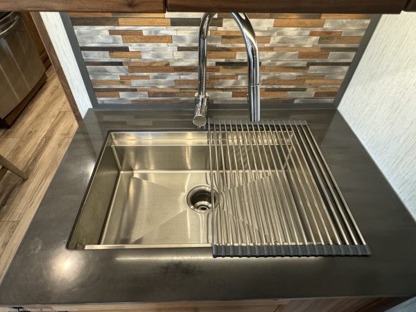2022 WINNEBAGO JOURNEY 34N - Image 78