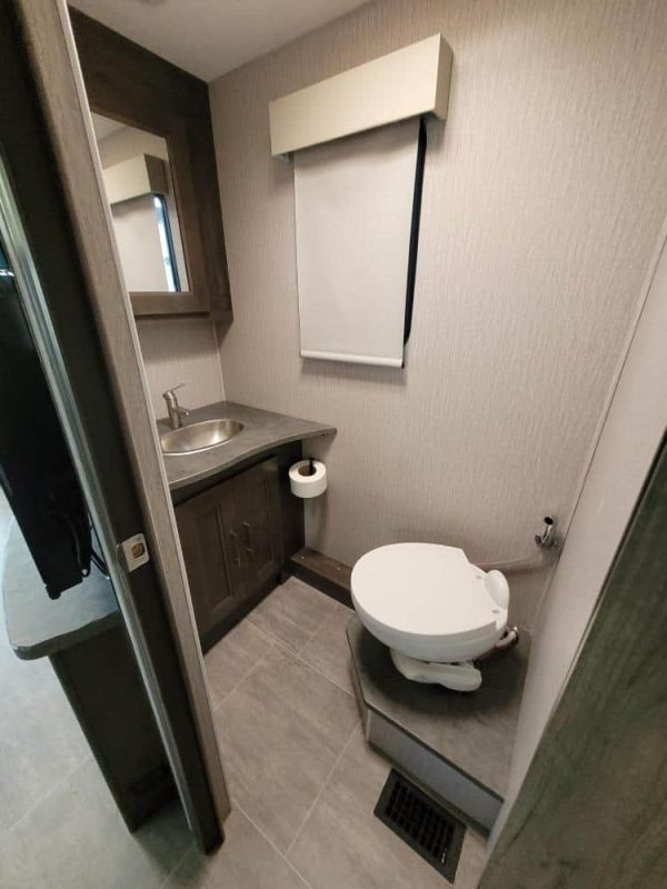 2022 Coachmen Mirada 35ES - Image 27