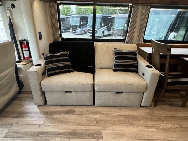 2022 WINNEBAGO JOURNEY 34N - Image 3