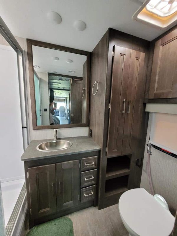 2022 Coachmen Mirada 35ES - Image 28