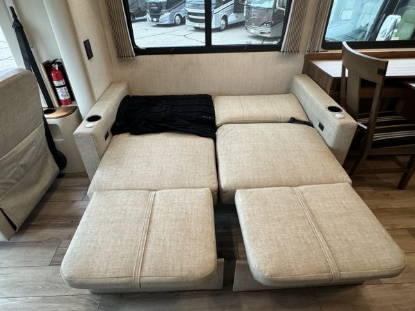 2022 WINNEBAGO JOURNEY 34N - Image 4