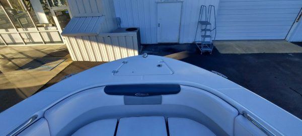 2019 Robalo R202 Explorer - Image 18