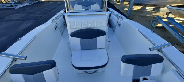 2019 Robalo R202 Explorer - Image 19