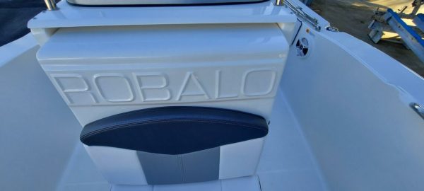 2019 Robalo R202 Explorer - Image 22