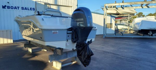 2019 Robalo R202 Explorer - Image 7
