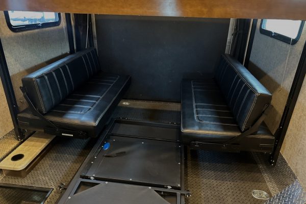 2017 Thor Motor Coach Outlaw 37BG - Image 31