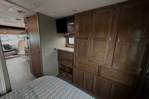 2018 Winnebago Intent 26T - Image 32