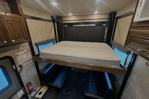 2017 Thor Motor Coach Outlaw 37BG - Image 32
