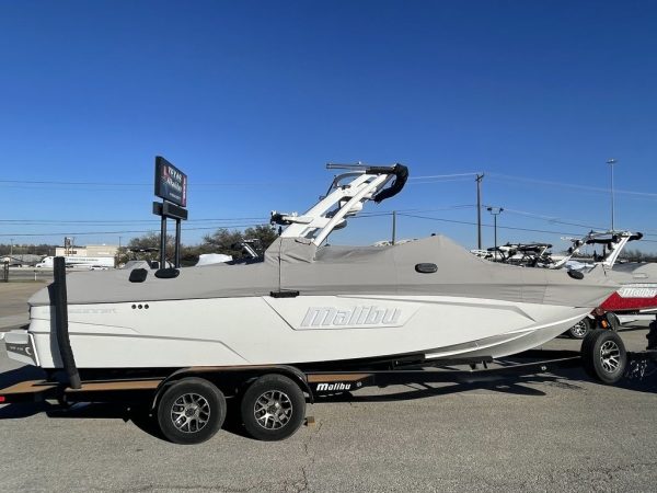 2020 Malibu Boats 25 LSV - Image 9