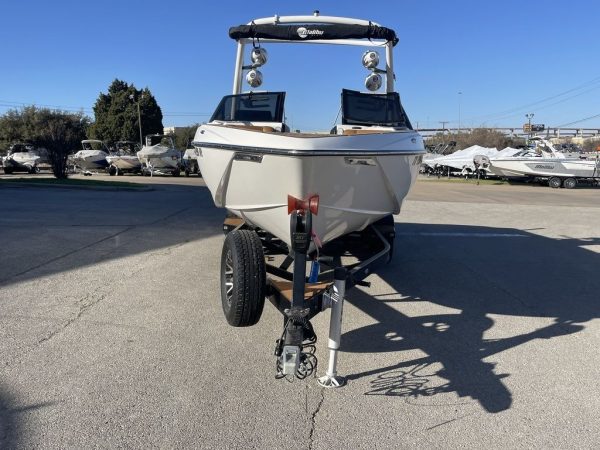 2020 Malibu Boats 25 LSV - Image 18