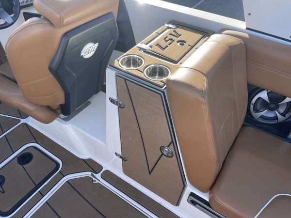 2020 Malibu Boats 25 LSV - Image 2