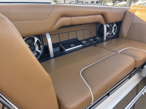 2020 Malibu Boats 25 LSV - Image 3