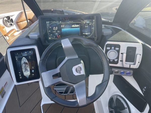 2020 Malibu Boats 25 LSV - Image 5